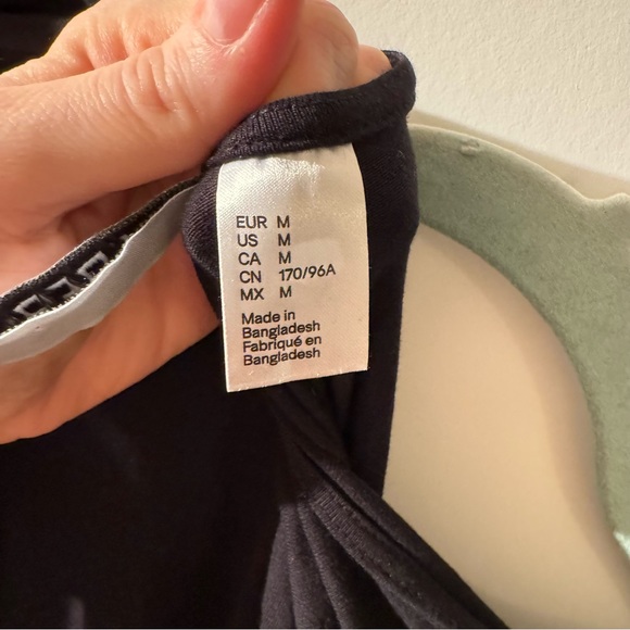 Classic black dress - Picture 8 of 8